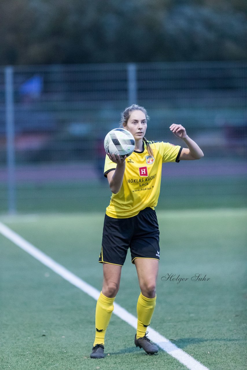 Bild 367 - F SSC Hagen Ahrensburg - SV Frisia 03 Risum-Lindholm : Ergebnis: 2:0